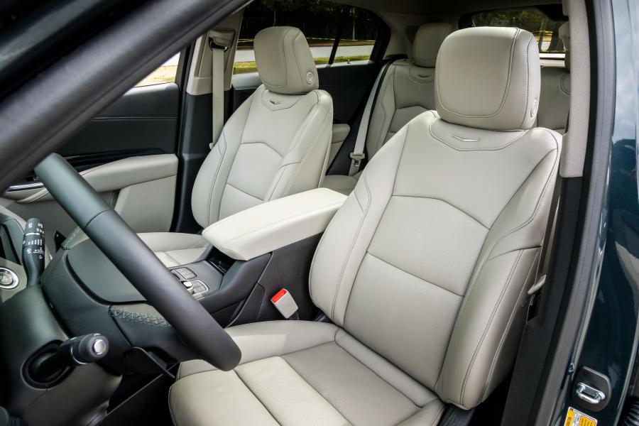 Интерьер Cadillac XT4 Premium Luxury 2018 года  (NA) (фото 33 из 34)